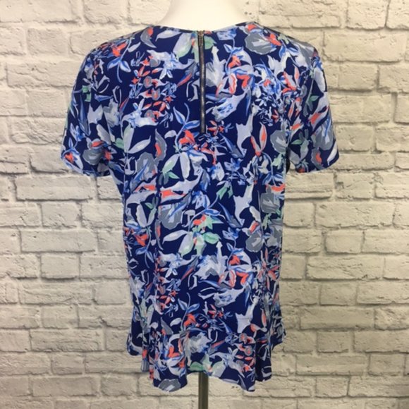 LAST CALL!! Silk Floral Top w/back zip - Picture 4 of 9